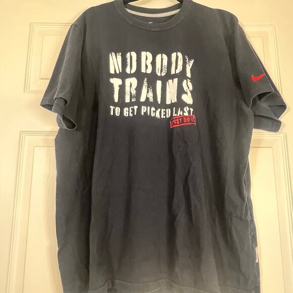 Nike XL T-Shirt Nobody Trains to be Picked Last Dry Fit Cotton Tee - Picture 1 of 6